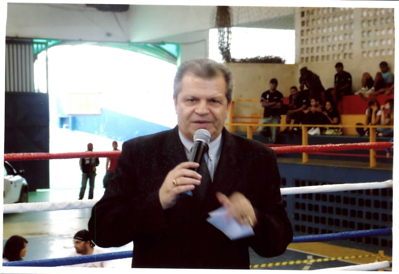 Tony-Auad-dando-uma-palestra-sobre-esporte.jpg